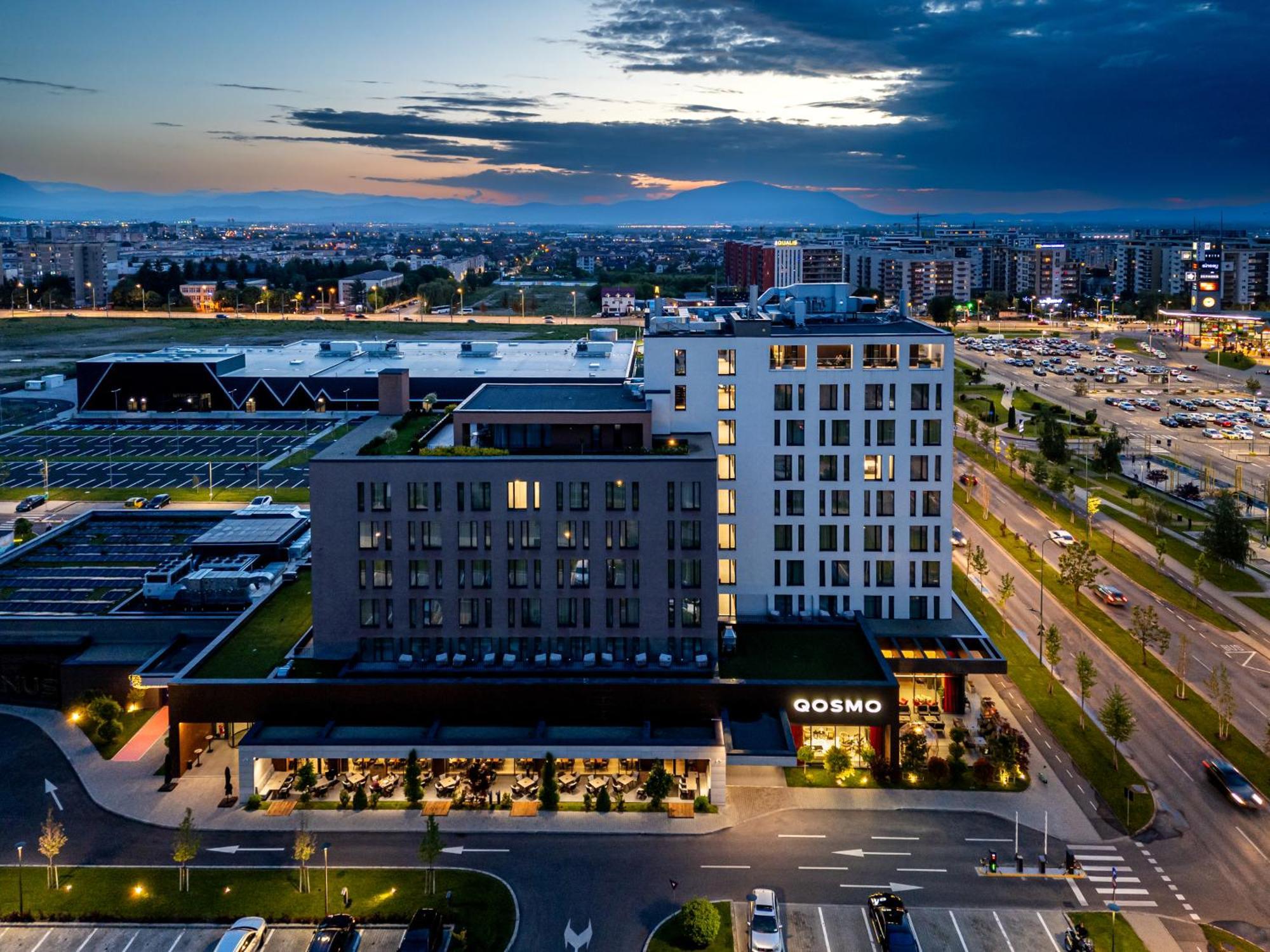 Qosmo Brasov Hotel Exterior foto